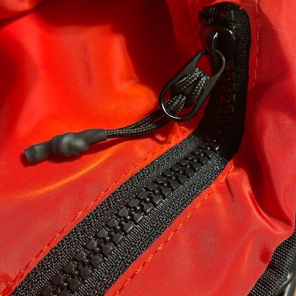 Zyia active quilted drawstring backpack.  Very good condition - Picture 6 of 6